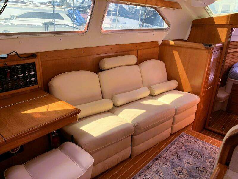 2007 Catalina Morgan 440 Deck Salon