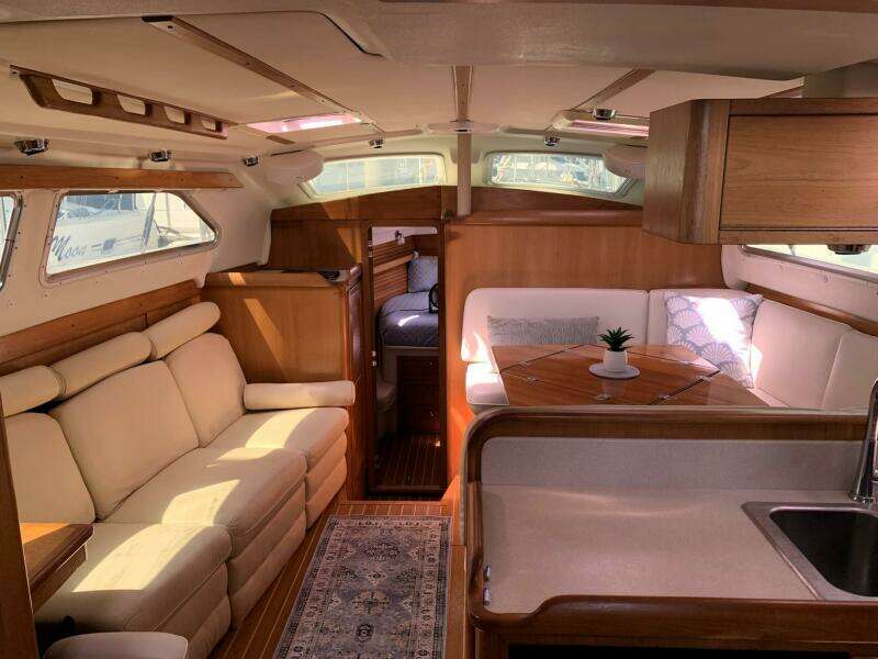 2007 Catalina Morgan 440 Deck Salon