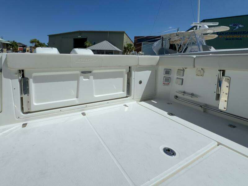 2018 Boston Whaler 315 Conquest