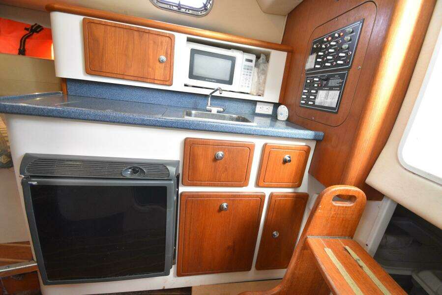 2005 Pursuit 3070 Offshore Express
