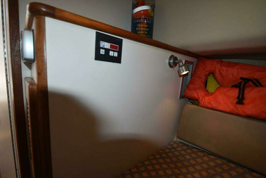 2005 Pursuit 3070 Offshore Express