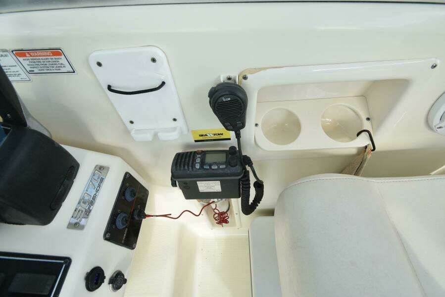 2005 Pursuit 3070 Offshore Express