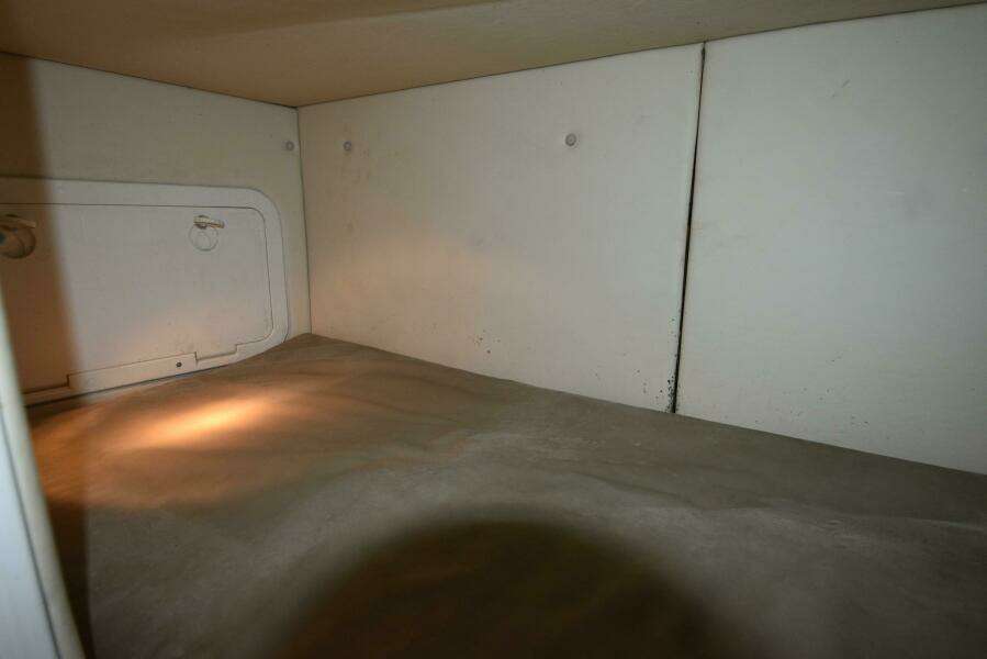 2005 Pursuit 3070 Offshore Express