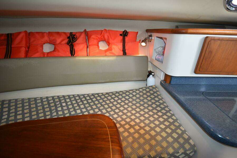 2005 Pursuit 3070 Offshore Express