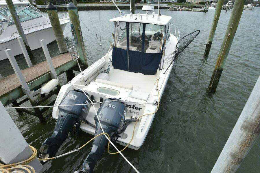 2005 Pursuit 3070 Offshore Express