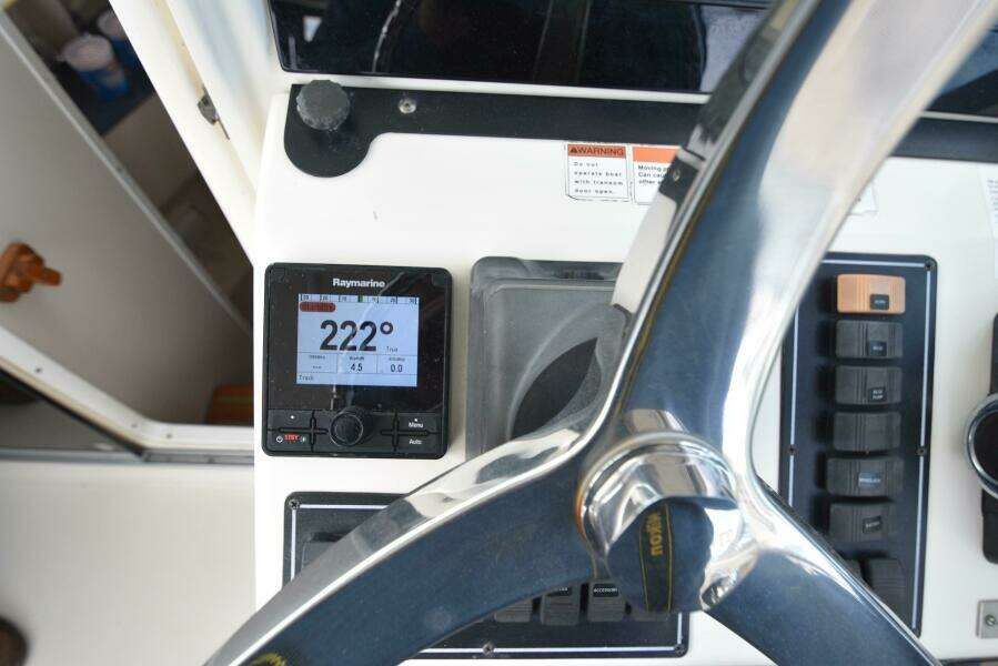 2005 Pursuit 3070 Offshore Express