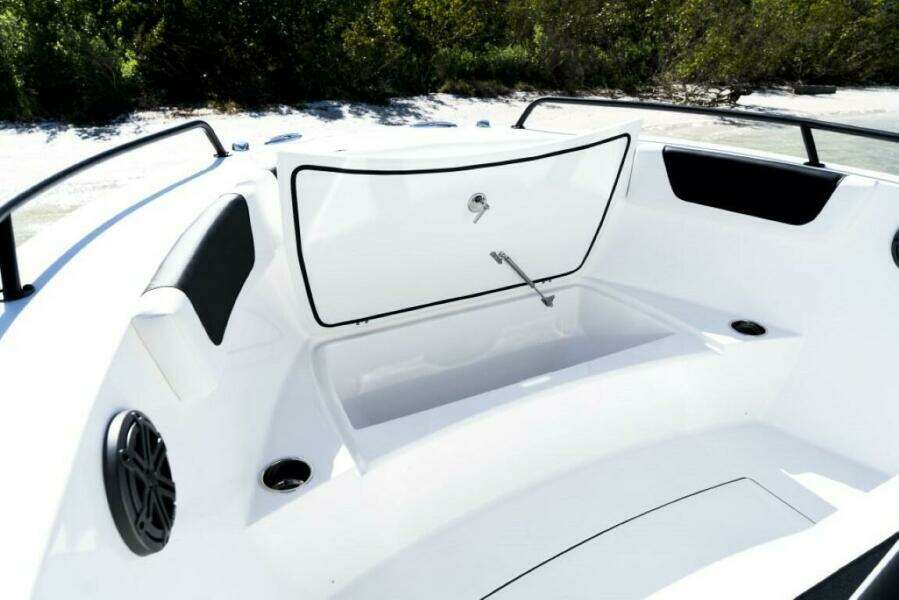 2025 Edgewater 208CC