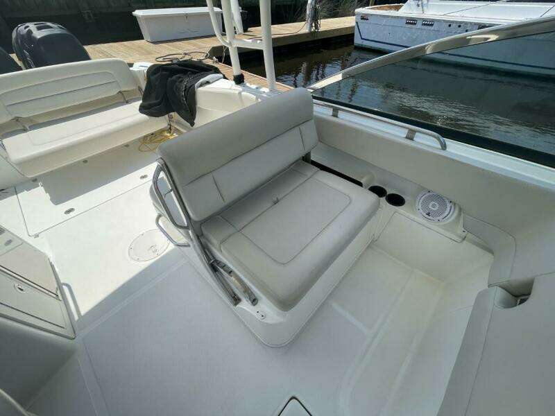 2016 Boston Whaler 270 Vantage