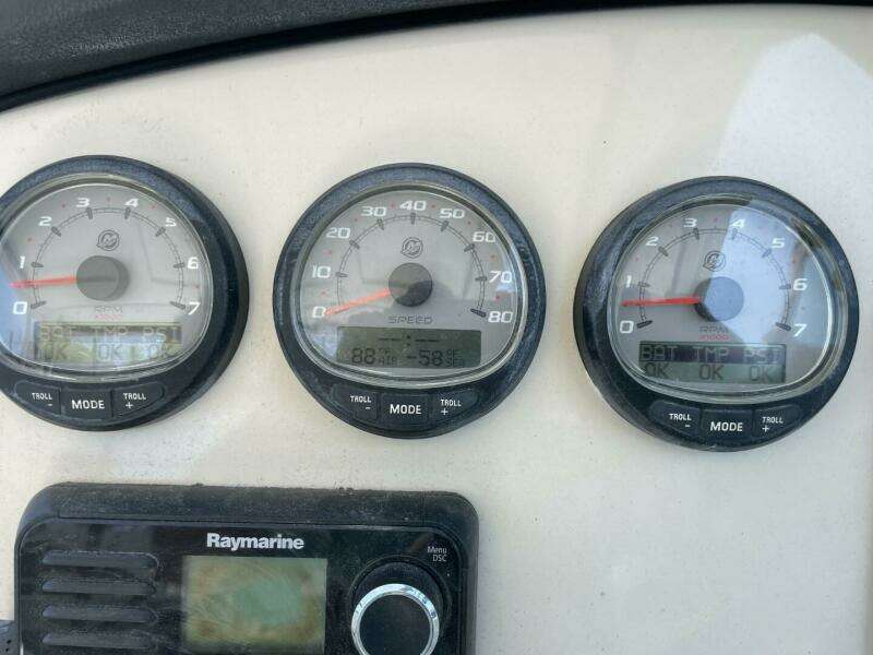 2016 Boston Whaler 270 Vantage