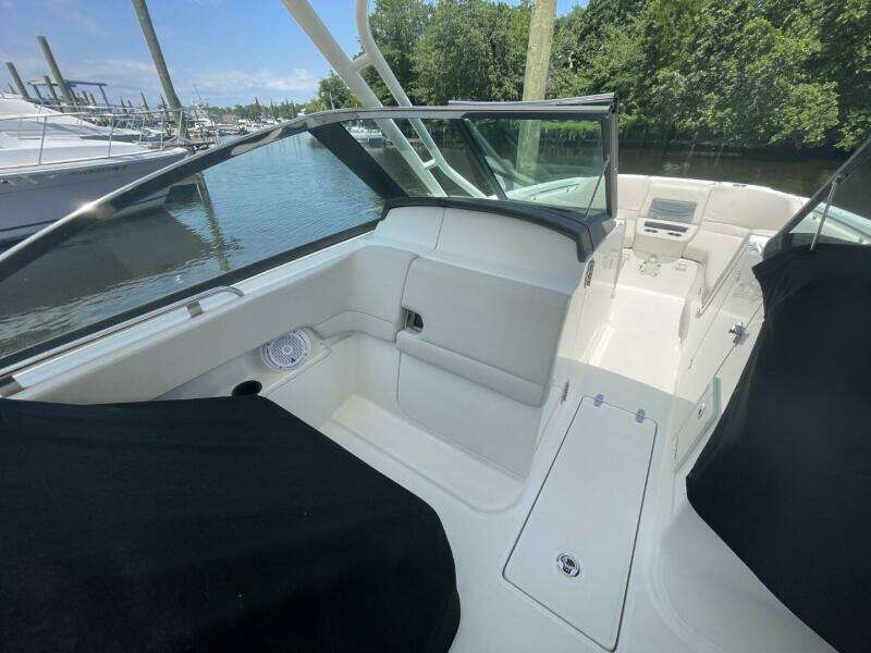 2016 Boston Whaler 270 Vantage