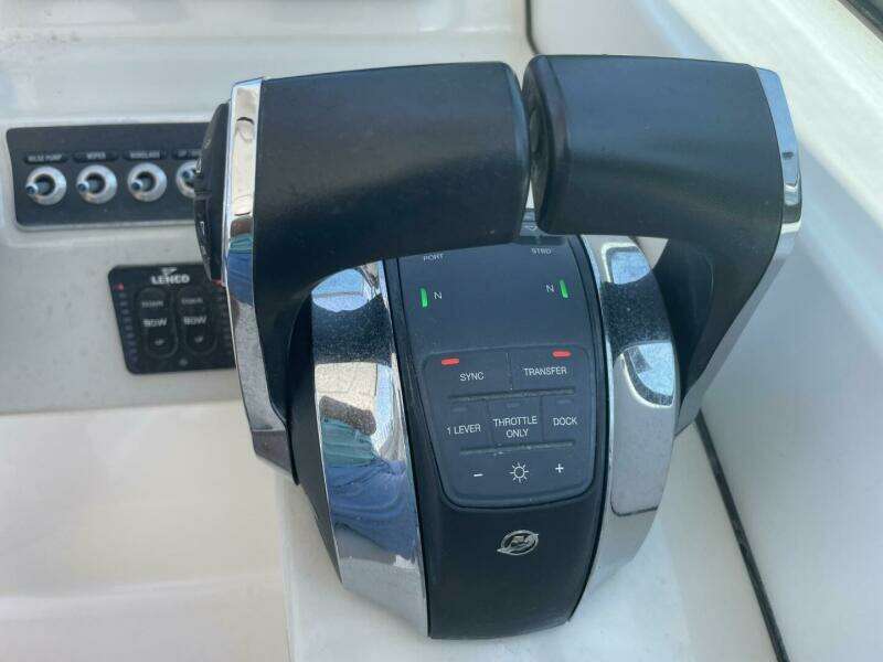 2016 Boston Whaler 270 Vantage