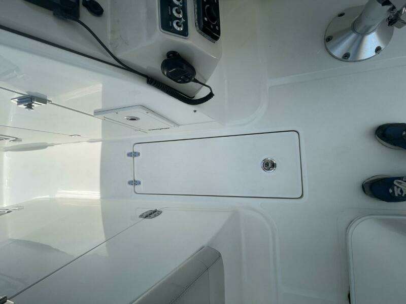 2016 Boston Whaler 270 Vantage