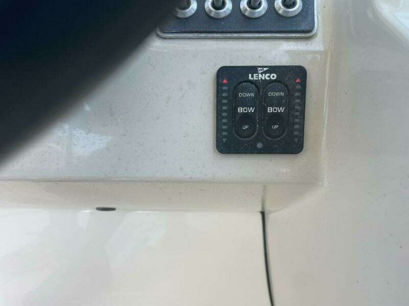 2016 Boston Whaler 270 Vantage