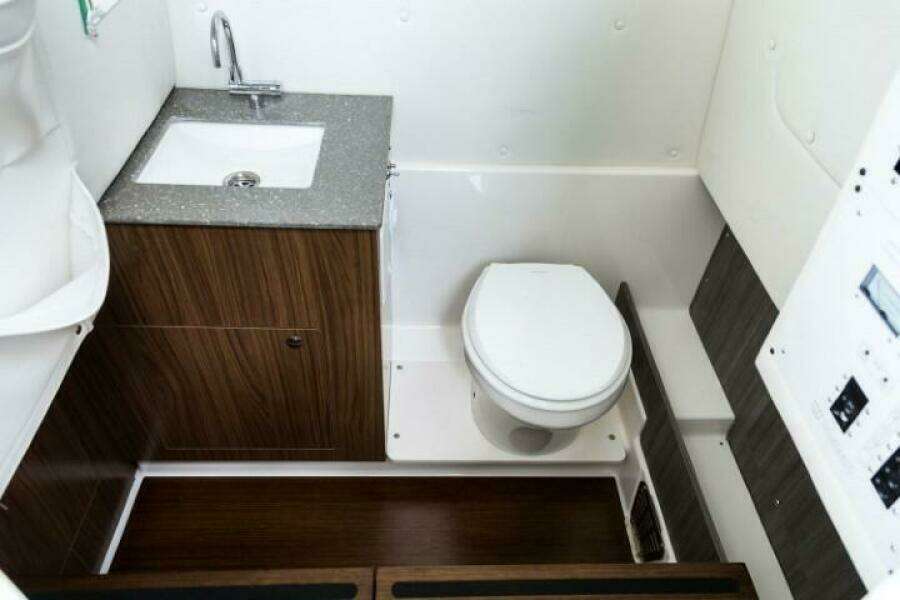 2025 Wellcraft 302 Fisherman