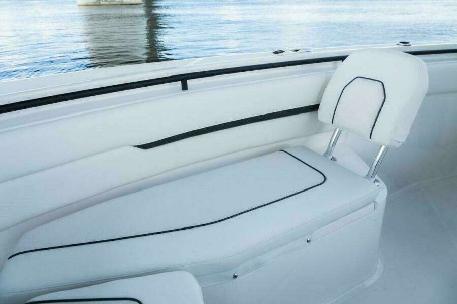 2025 Wellcraft 352 Fisherman