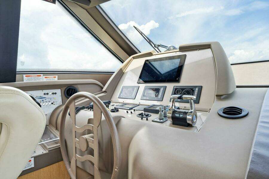 2013 Ferretti Yachts 620