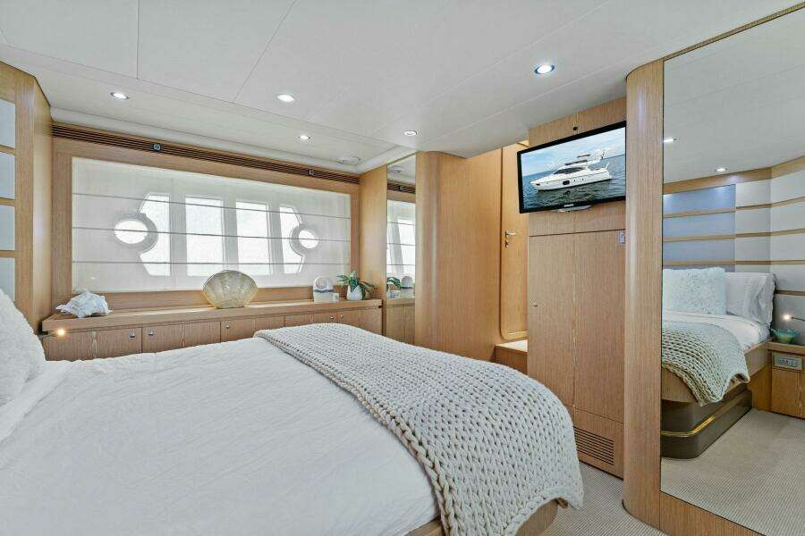 2013 Ferretti Yachts 620