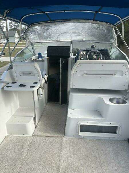 1989 Carver 2557 Montego