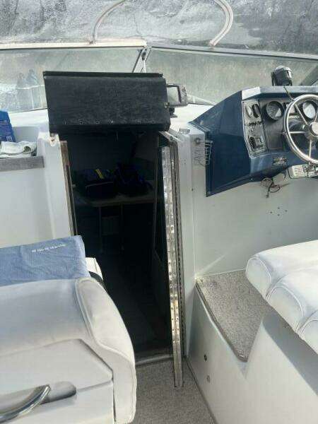 1989 Carver 2557 Montego