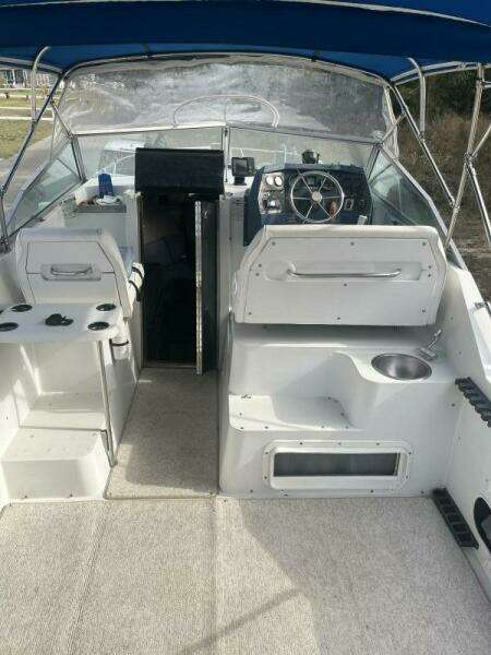 1989 Carver 2557 Montego