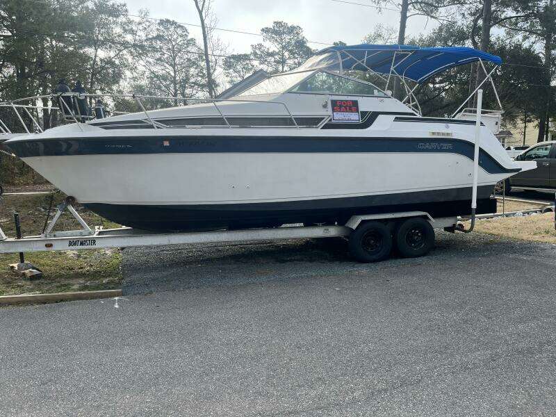 1989 Carver 2557 Montego