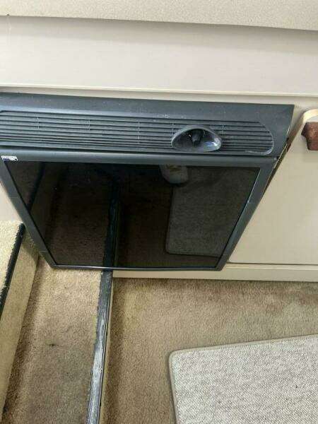 1989 Carver 2557 Montego