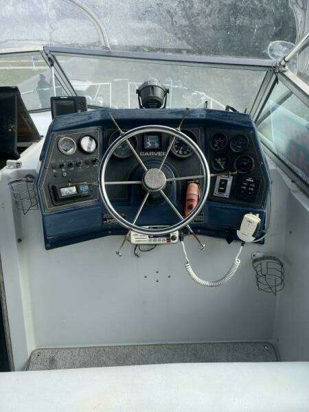 1989 Carver 2557 Montego