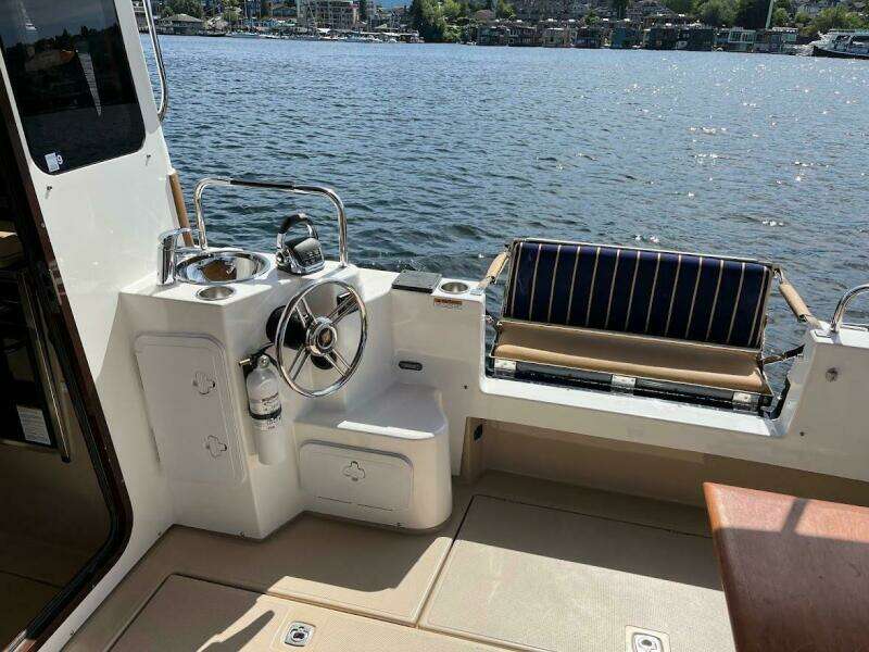 2013 Ranger Tugs R-31 CB