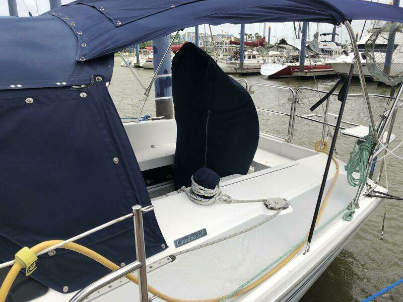 2005 Catalina 320