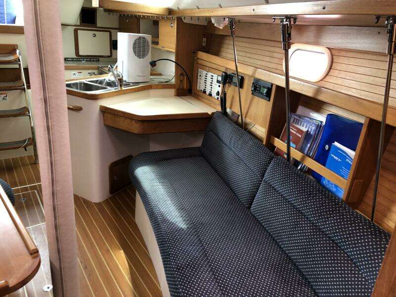 2005 Catalina 320