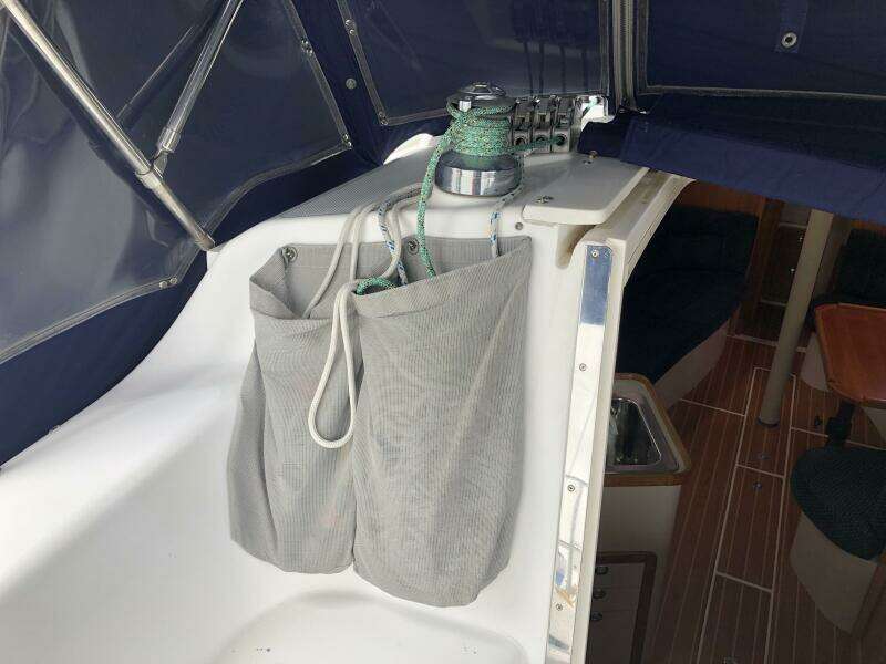 2005 Catalina 320