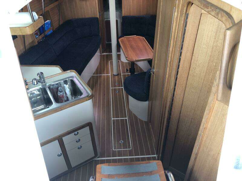 2005 Catalina 320