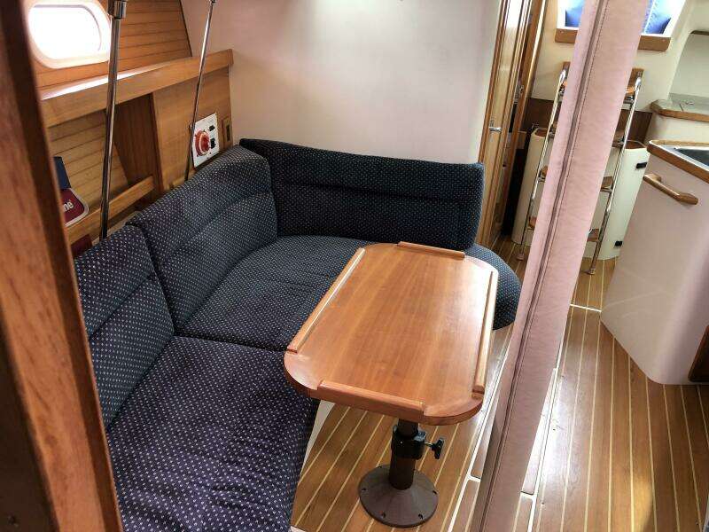 2005 Catalina 320