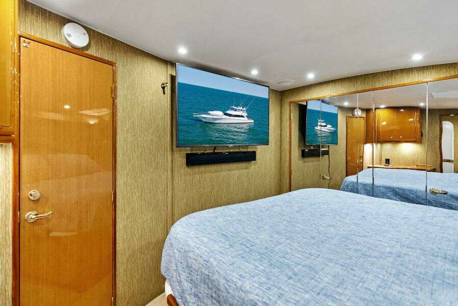 2002 Viking 65 Convertible 'Cajun Queen'