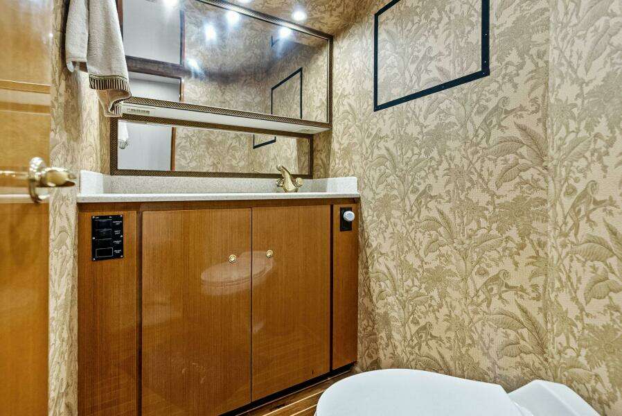 2002 Viking 65 Convertible 'Cajun Queen'