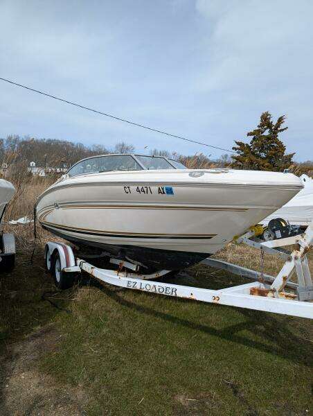 Sea_ray_210_star_bow