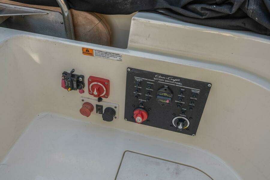 2013 Chris-Craft Launch 32