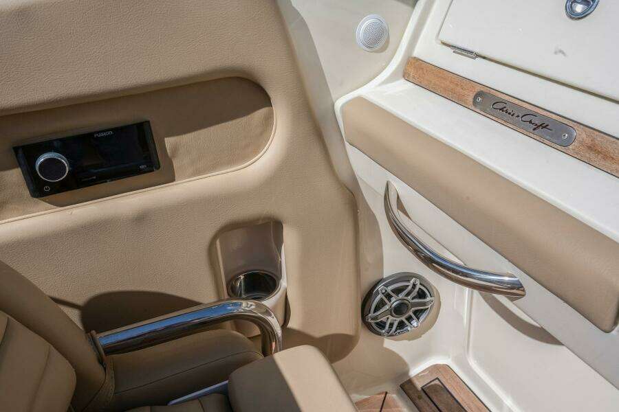 2013 Chris-Craft Launch 32