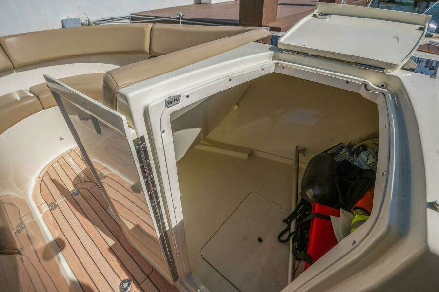 2013 Chris-Craft Launch 32