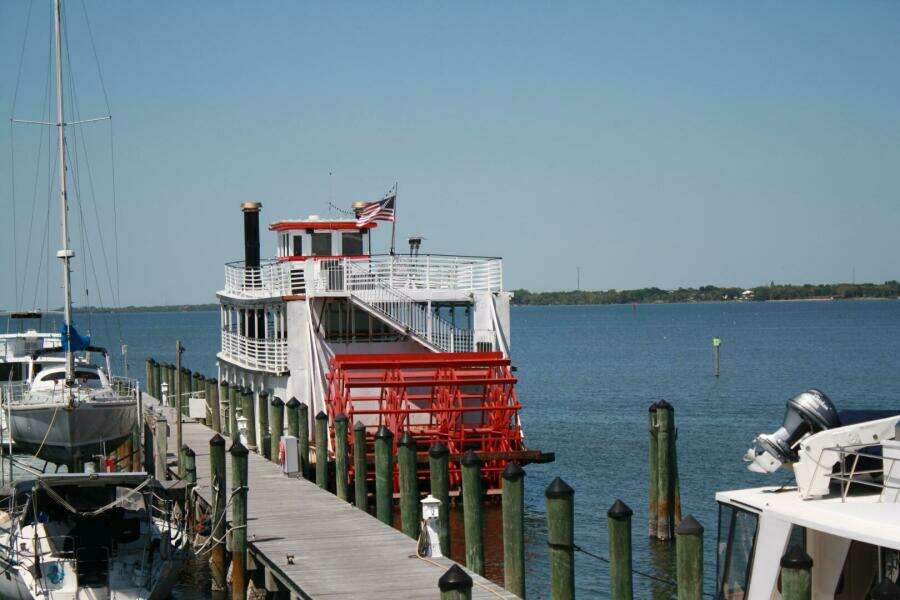 1984 Custom Vinette 99 Paddle Wheel
