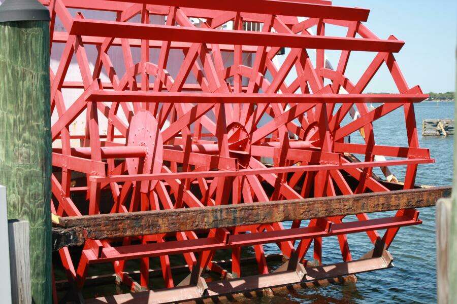 1984 Custom Vinette 99 Paddle Wheel