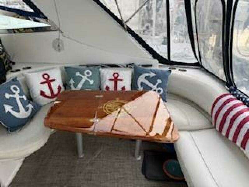 1998 Cruisers Yachts 4270