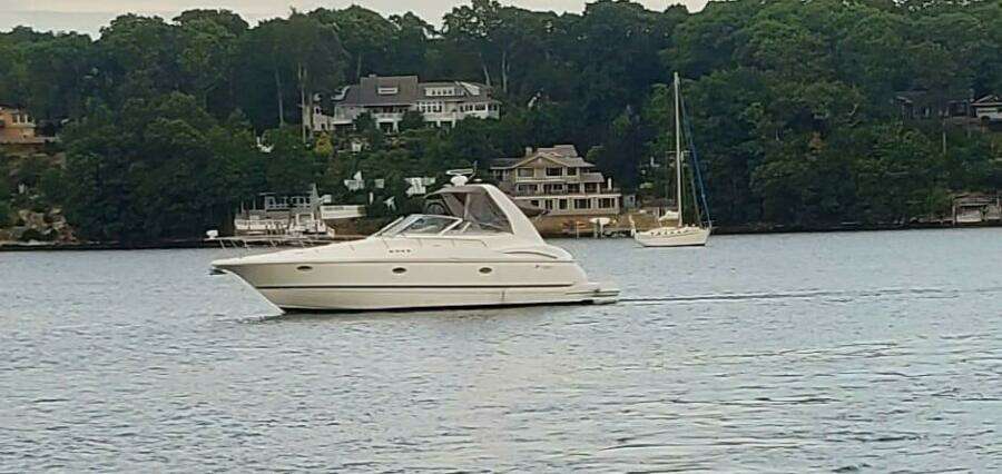 2001 Cruisers 3672 Express