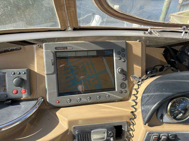 Raymarine C120 chart, radar