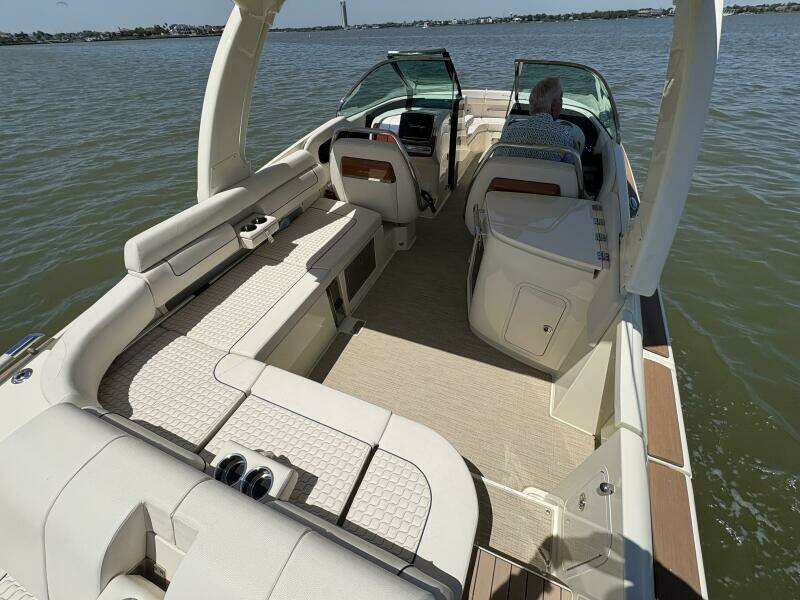 2023 Chris-Craft 31 Launch GT