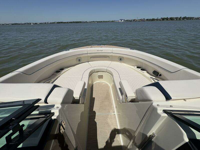 2023 Chris-Craft 31 Launch GT