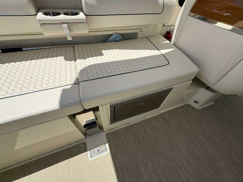 2023 Chris-Craft 31 Launch GT