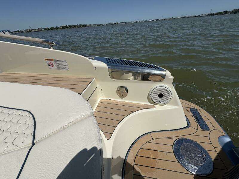 2023 Chris-Craft 31 Launch GT