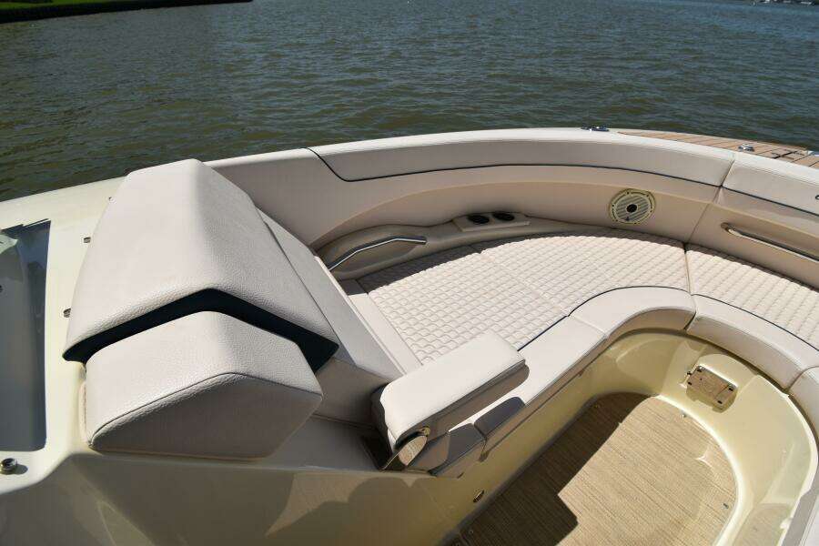 2023 Chris-Craft 31 Launch GT