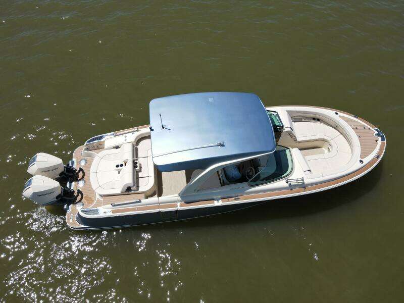 2023 Chris-Craft 31 Launch GT